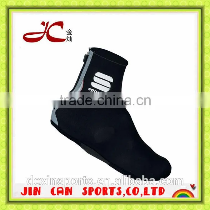 Fashionable waterproof neoprene sand socks for adult
