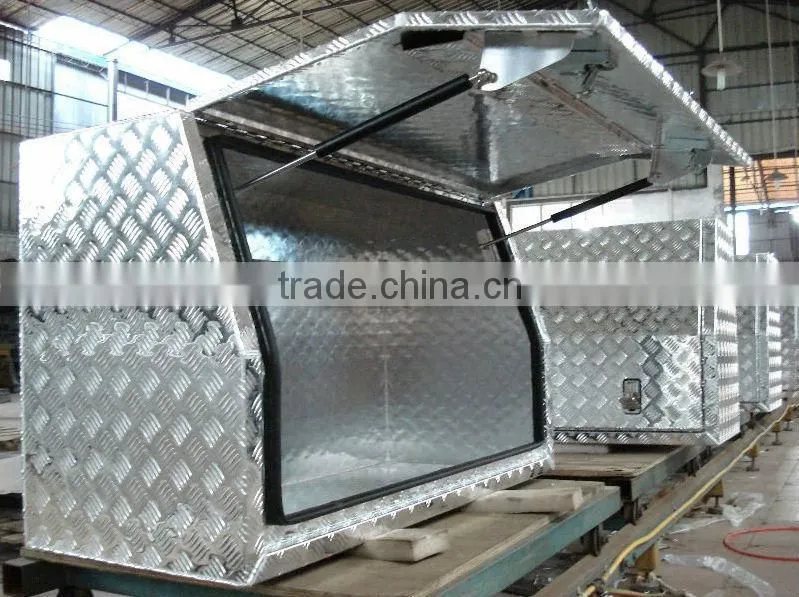 Aluminum truck tool box
