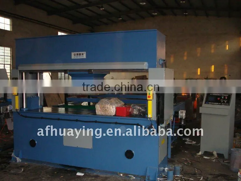 Semi-automatic travelling head rubber cutting machine