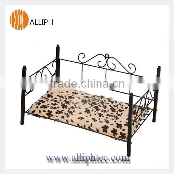 Metal frame pet bed and accessories Deluxe dog bed