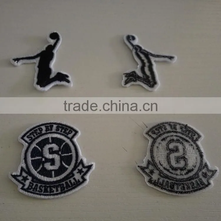 2016 Custom high quality embroidery patches badges