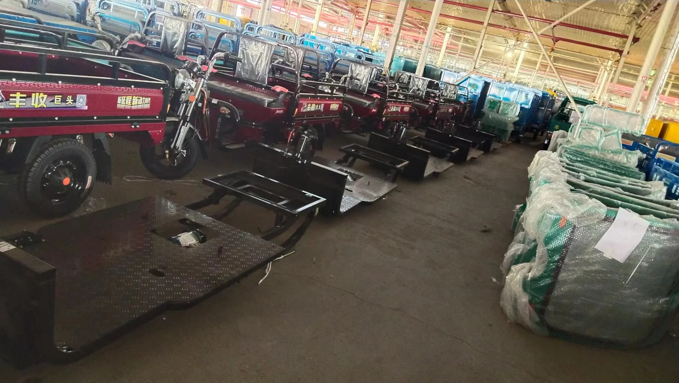 AKA15 electric passenger rickshaw tricycles are going to oversea market