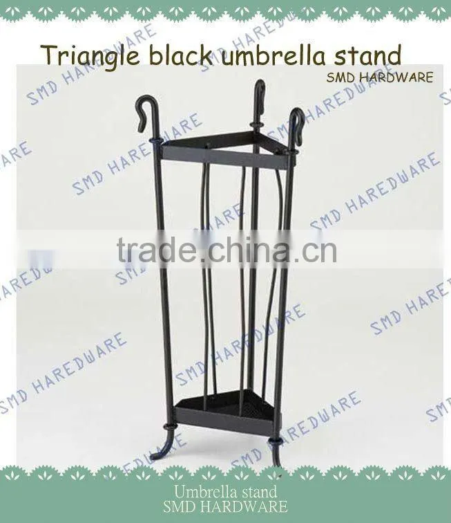 Traingle black metal umbrella stand