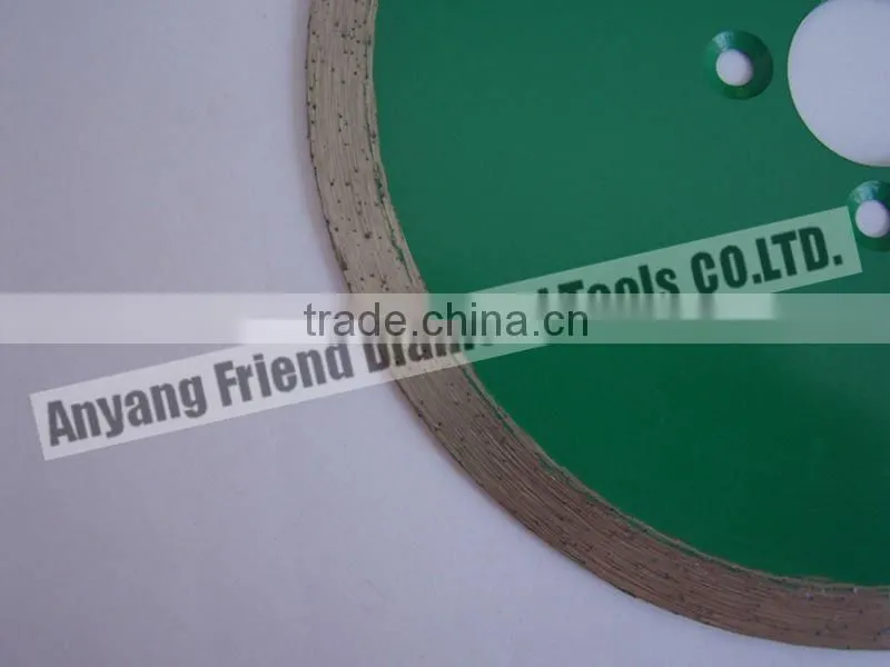 Diamond saw blade for wet cutting