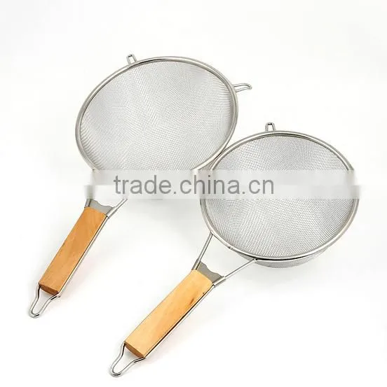 stainless steel kitchen strainer with long wood handle