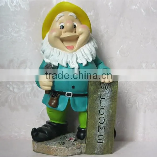 Garden ornaments polyresin raccoon figurine with solar light