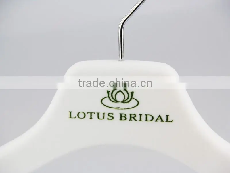 plastic top hanger customize logo velvet flocked hanger