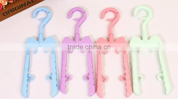 Plastic Foldable Folded Clothes Hangers Assorted Color