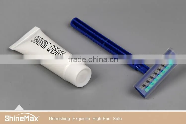 with lubricating strip changeable 3 blade shaving razor