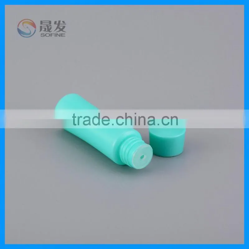 small plastic bottle for cosmetic packaging