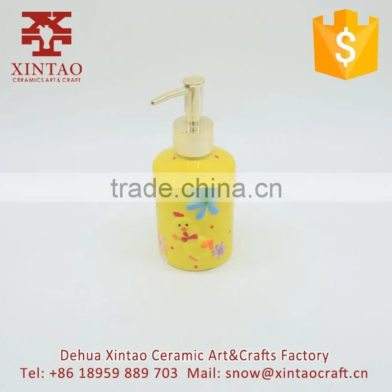 New arrived ceramic shampoon dispenser,decorative cleanser essence bottle in cock shaped