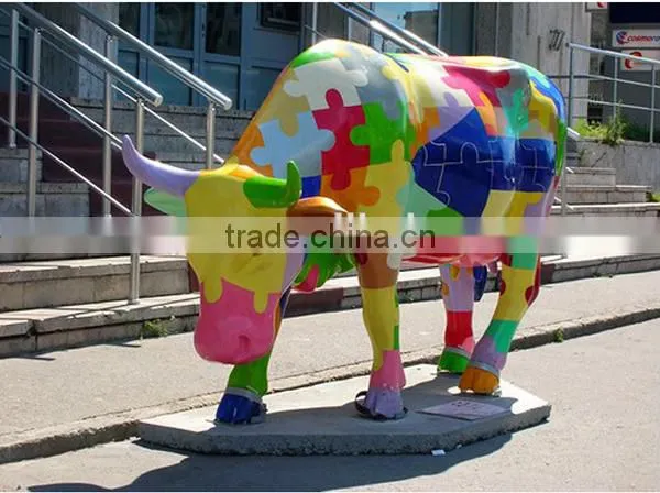Fiberglass handmade standing cow for garden outdoor decoration