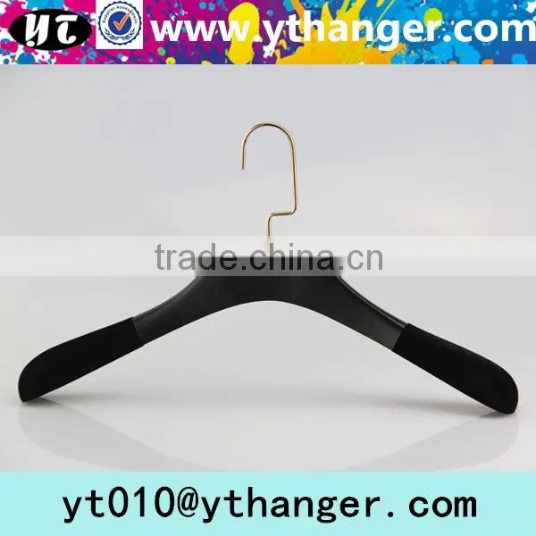 YY0508 china supplier brown wooden clothes hanger with laser logo