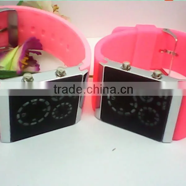 Environmental silicone strap 12-hour/date display bangle watch led