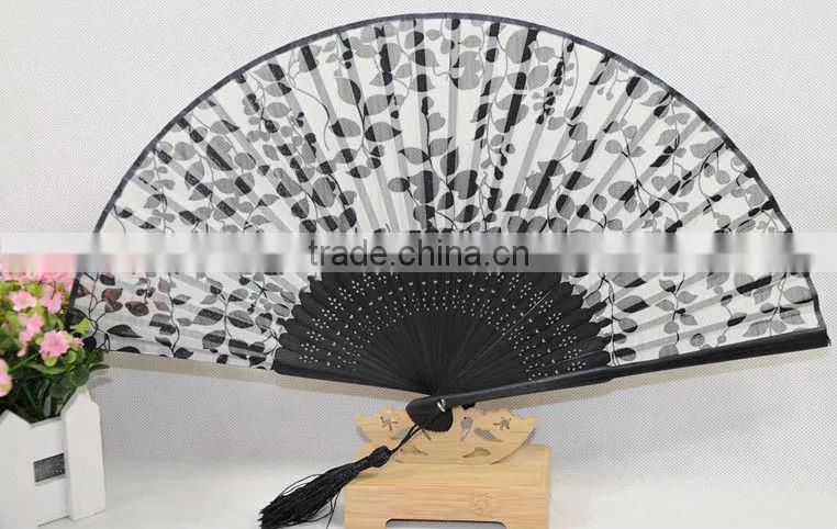 Foldable hand bamboo silk fan