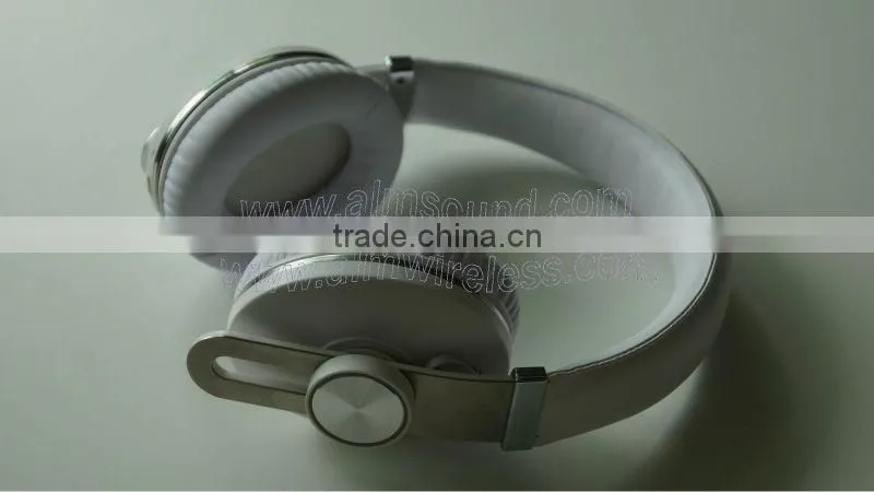 Noise cancelling bluetooth headset