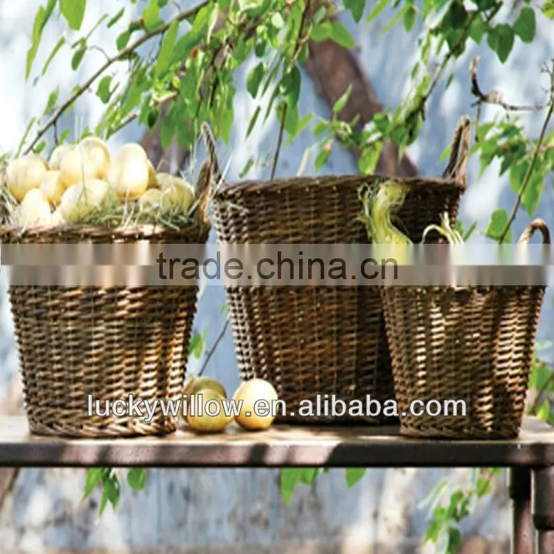 Driect supply graceful wall wicker hanging basket for garden decoration