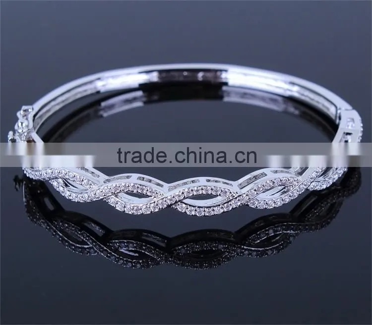 Factory Price Banquet Jewelry for Women Elegant Design Classic Setting CZ Bangle