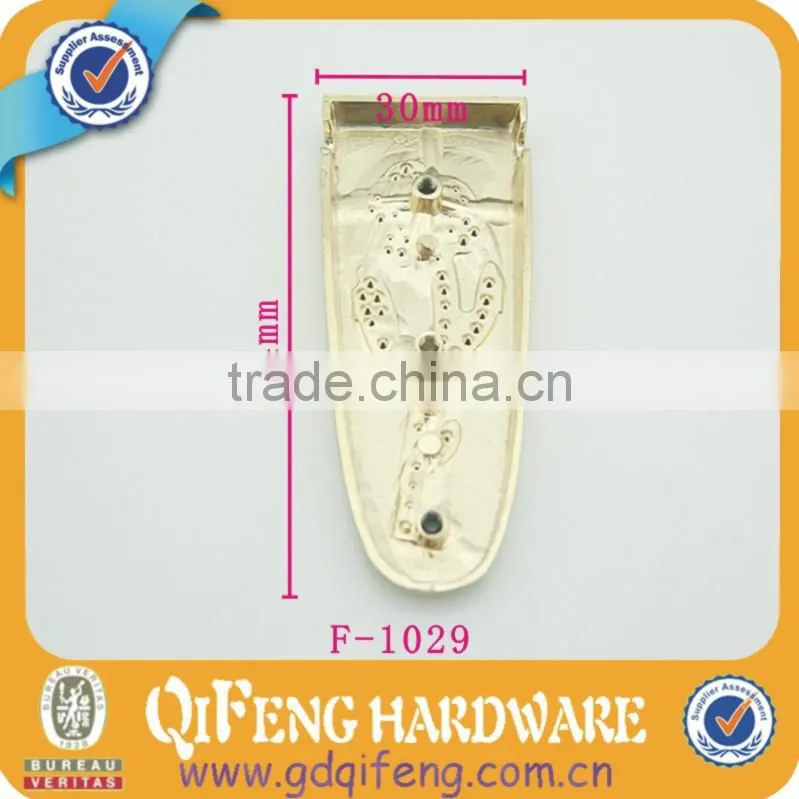 qifeng flower shape bag accessory for handbag , fashion metal logo ,sculpture tag