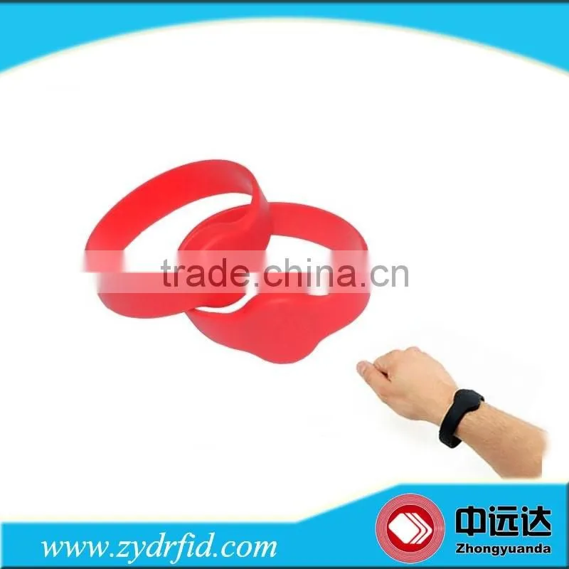 China rfid fabric uhf laundry tag