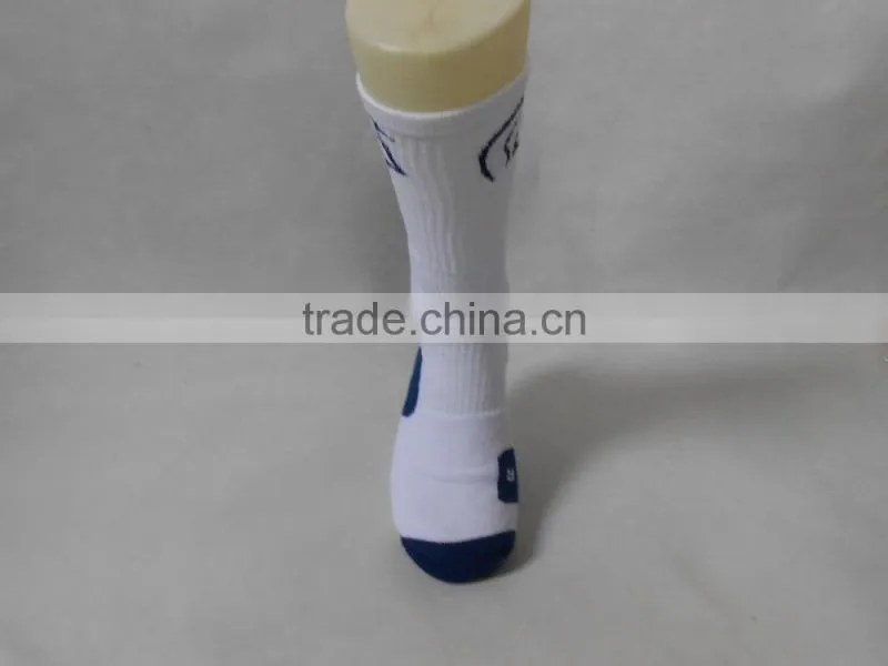compression sport socks with polyester and cotton