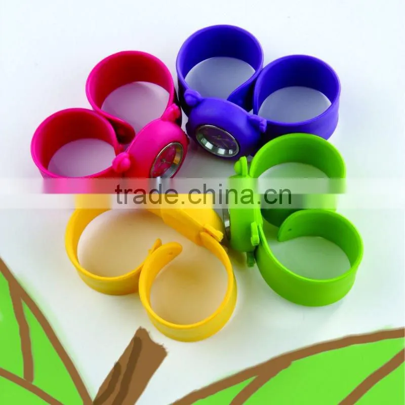 Quartz silicone slap band Chinese wrist golden fish watch
