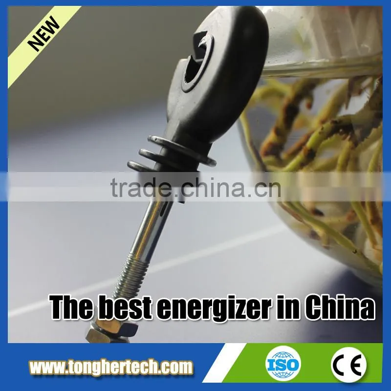 Bull nose electric fence insulator