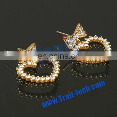 Wholesale without MOQ ! Hanging Skull Ear Cuff