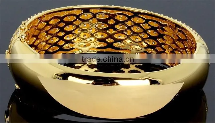 Top Seller Basic Look Micro Pave Setting Cubic Zircon Top Quality Chunky Crystal Bangle