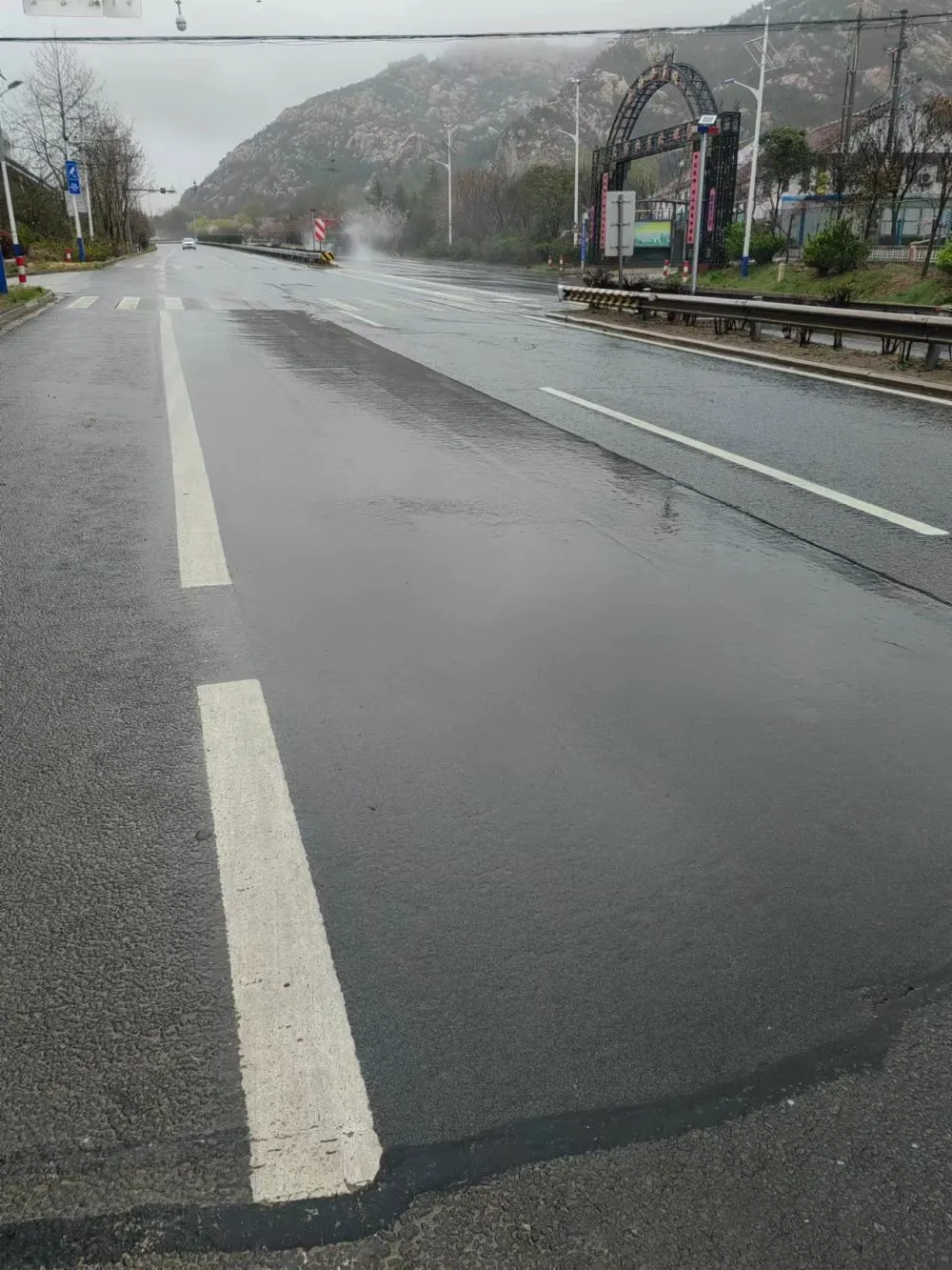 which way will be better to repair the pavement cracks