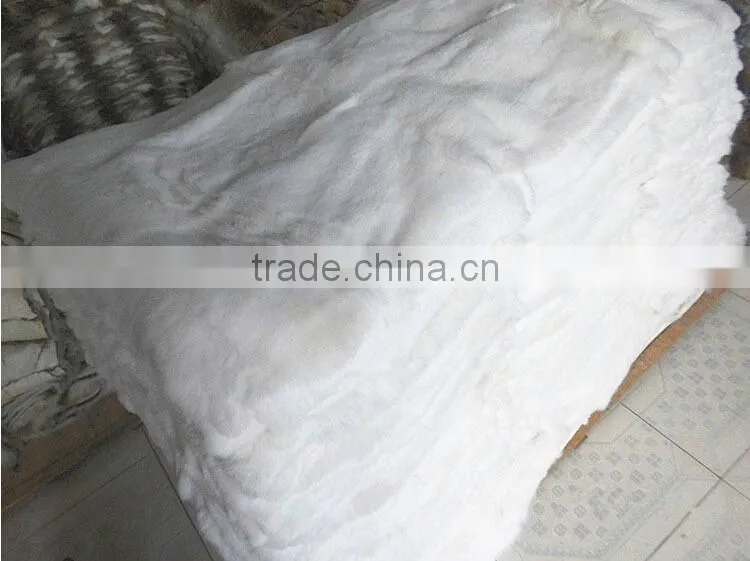 Dyed hot pink and white color rabbit fur plate with good OEM service and customed size
