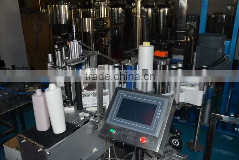 Sipuxin_Semi-automatic double sides flat plastic bottle labeling machine
