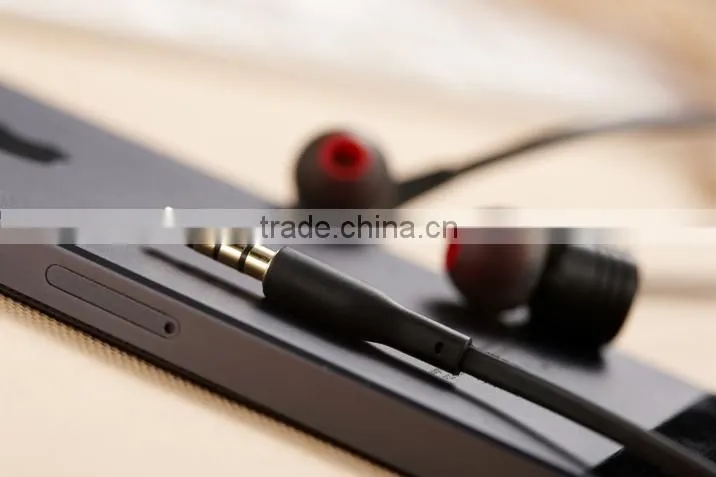 Wallytech W700 Universal headphone With Microphone and Valume control