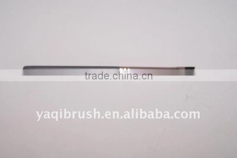 Thin eye shadow brush
