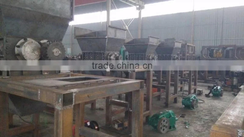 Metal cans shredding machine