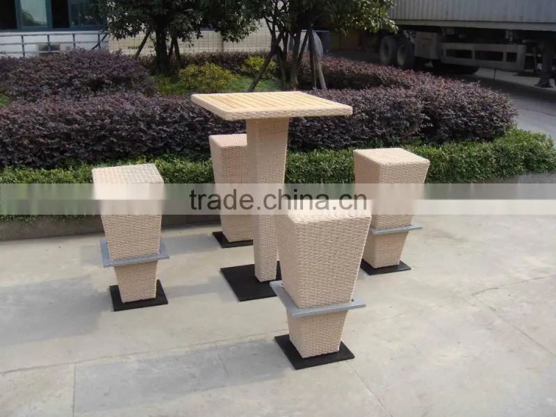Wicker/Rattan Outdoor Bar Stools