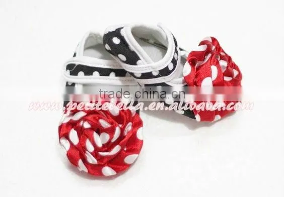 Baby Black White Polka Dots Crib Shoes with Red White Polka Dots Rosettes MAS112