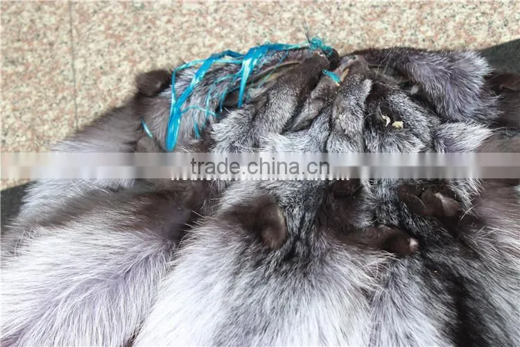 Good Quality Natural Color Raw Silver Fox Fur Skin / Pelt For Garment