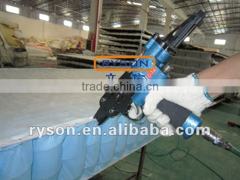 C24 galvanized C-Ring staples