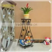 Metal chair shape plant stand