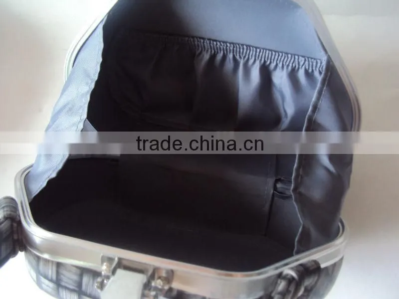 Pu carrying makeup case