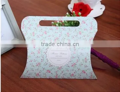 New professional small paper gift box made of paper with handle wholesale