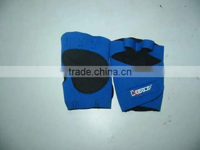 2016 High Quality&Waterproof Neoprene Sport Gloves,with SBR on the Plam
