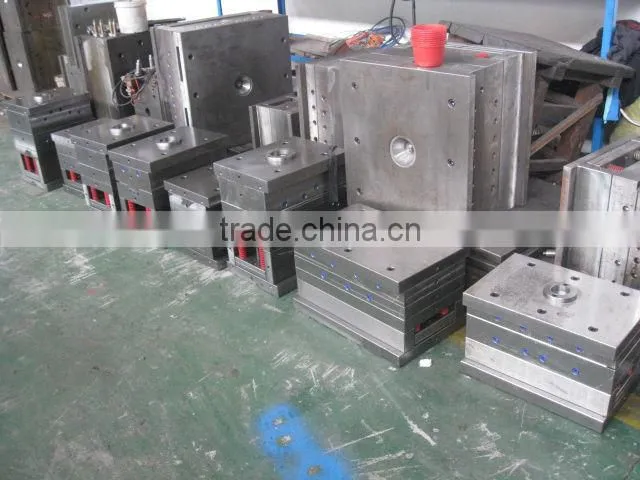 Plastic pipe fitting mould