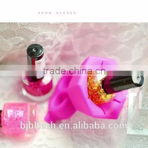 2016 New Popular DIY Salon Silicone Wearable Nail Polish Holder with 2 Finger Ring