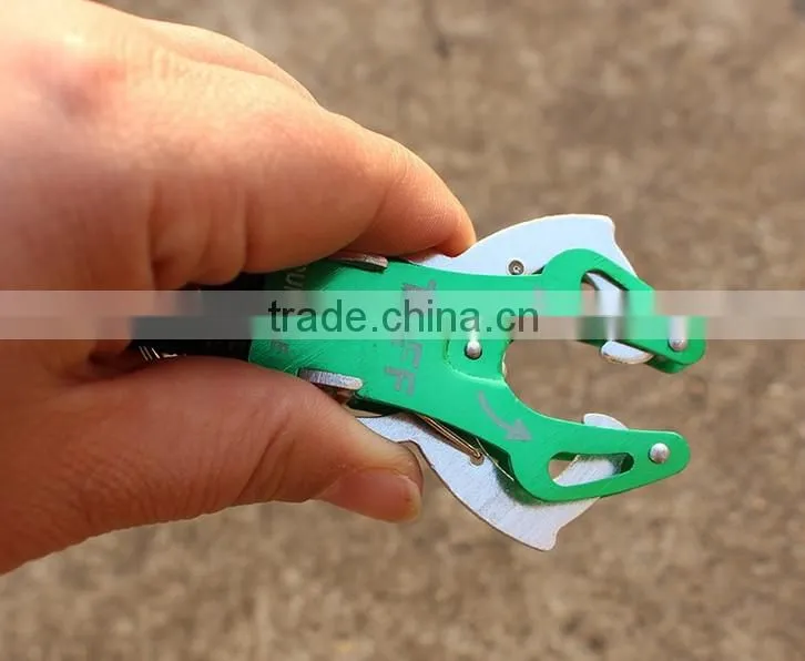 Wholesale aluminum alloy tiger mountaineering buckle keychain travel kettle buckle