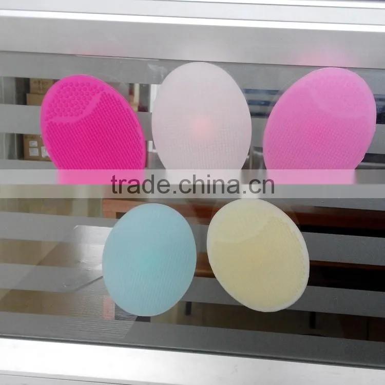 Manufacturers selling customized facial massage silicone wash brush / massage brush