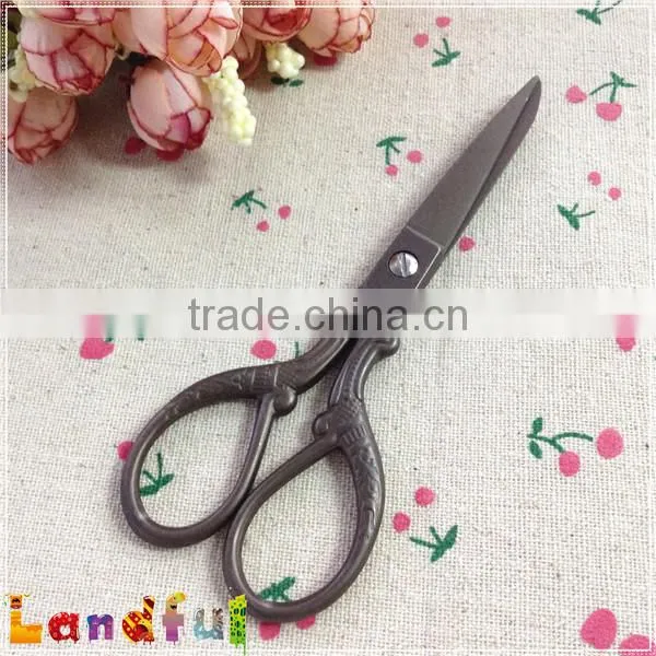 Vintage Special Engraved Lace Fabric Wool Bronze Scissors