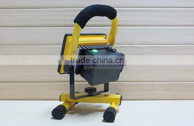 AC 90-240V 30W Die-casting Aluminum Rechargeable LED Flood Light Outdoor