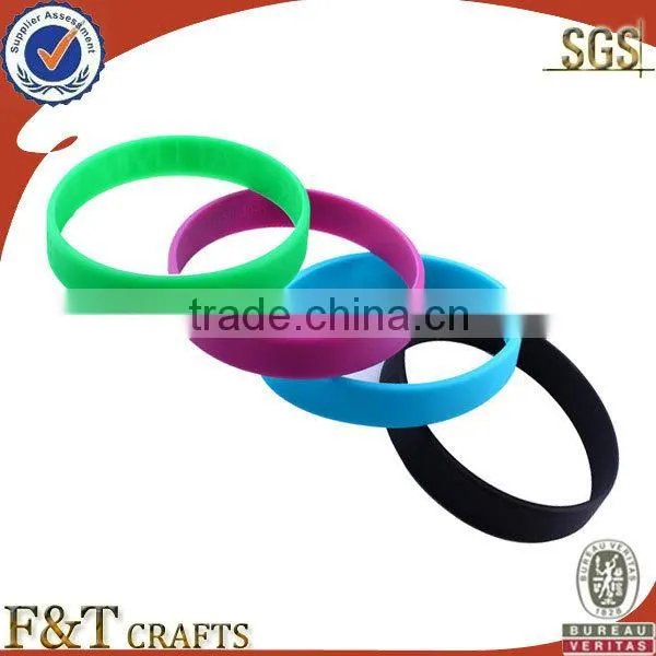 wholesale new gift items debossed wristband customize silicone bracelet with cheapest price